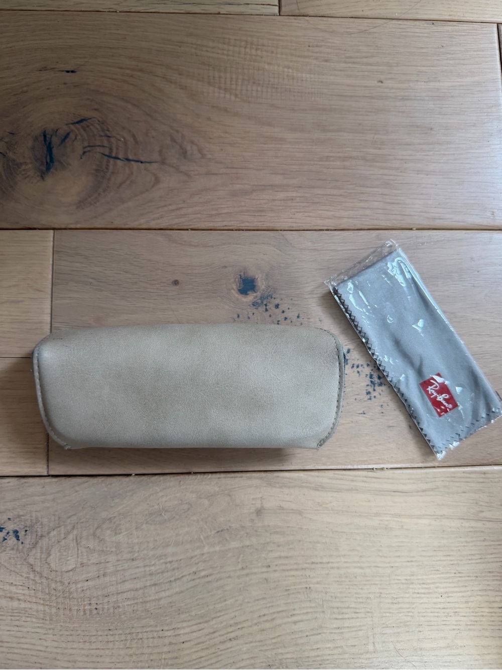 Ray-Ban Shades Shell Ltd Case - Picture 3 of 4